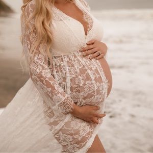 Lace maternity photoshoot dress